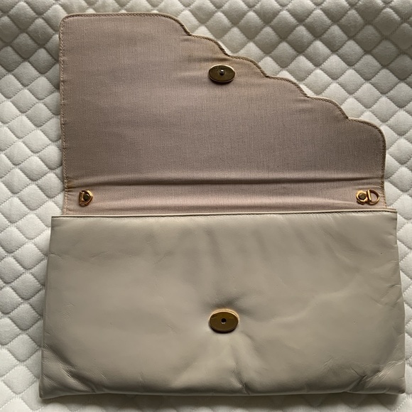 VINTAGE CREAM LEATHER CLUTCH /MAGNETIC CLOSURE / INSIDE POCKET - Picture 3 of 11